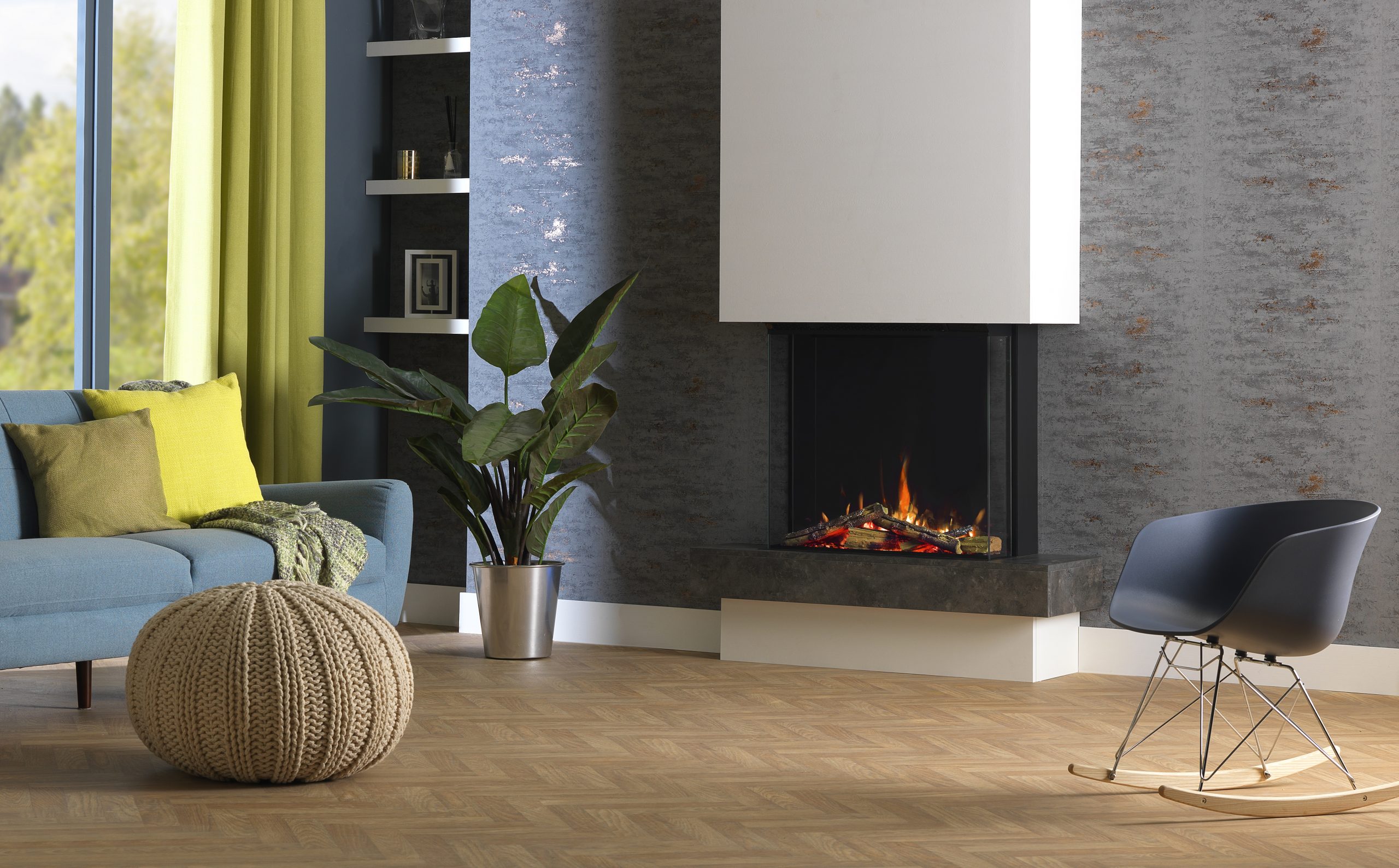 Rinnai ES 750 Electric Fire (lifestyle – living room grey wall)