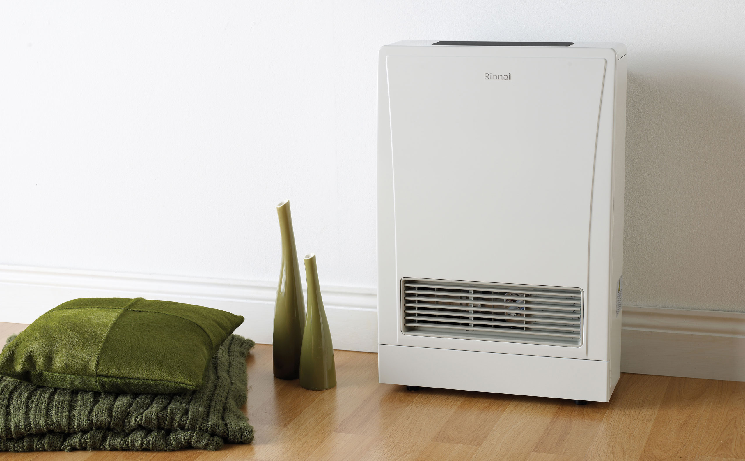 Rinnai Energysaver 309FT Gas Heater (lifestyle - floor)