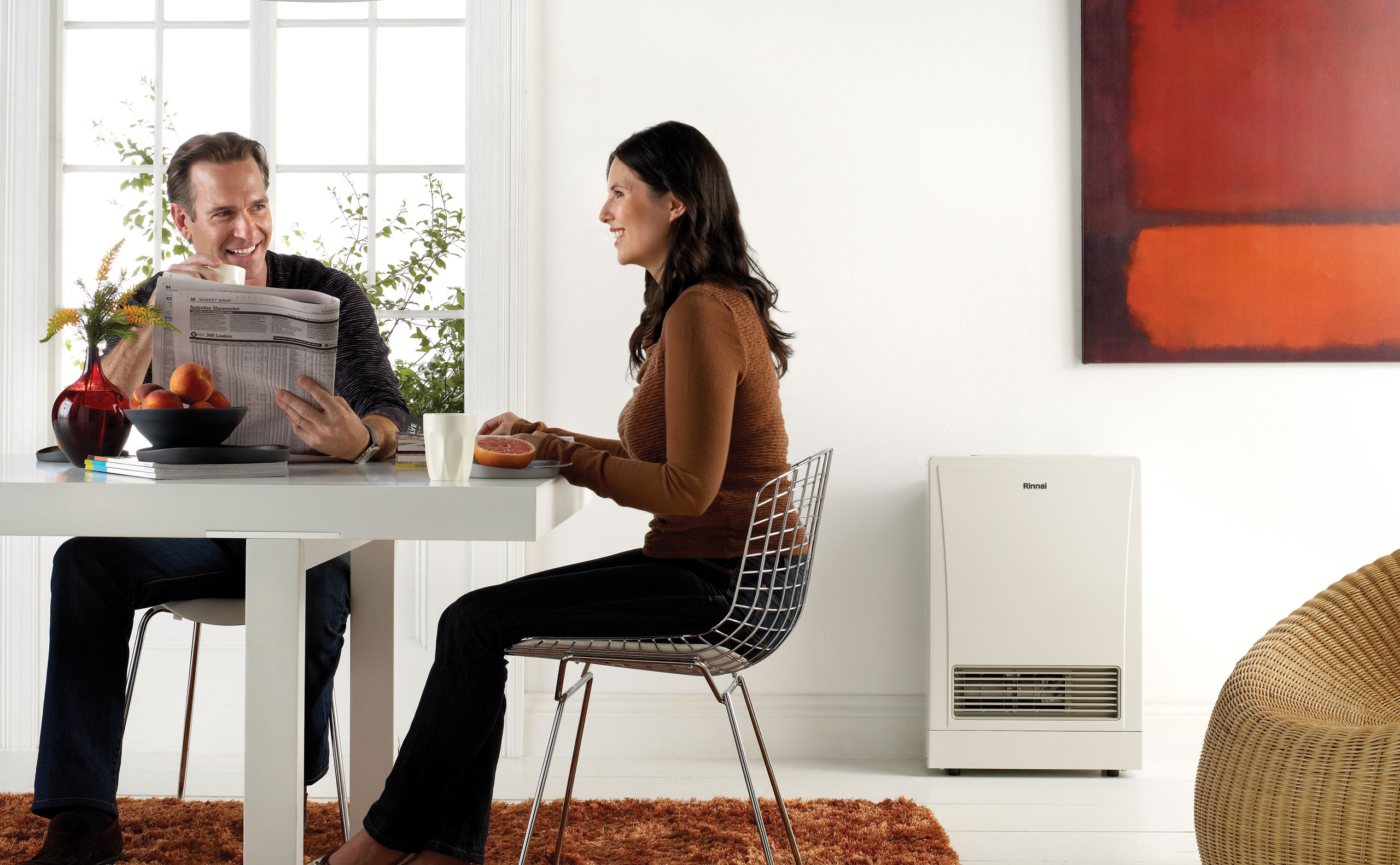 Rinnai Energysaver 309FT Gas Heater (lifestyle - people)