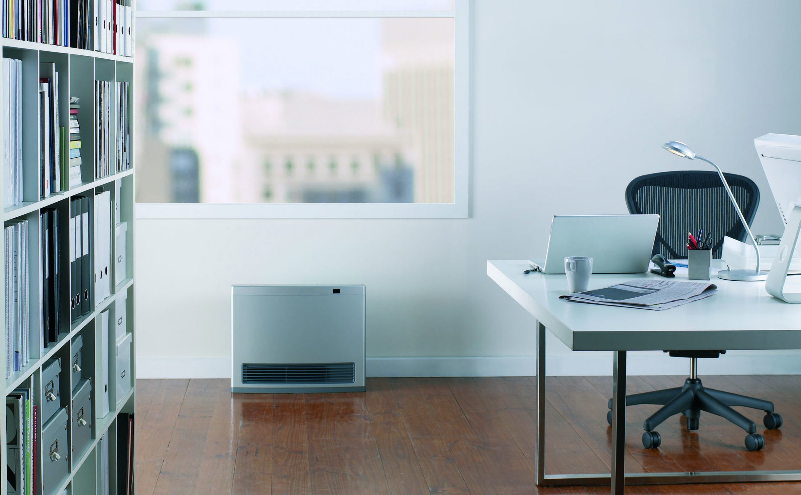 Rinnai Avenger 25 Convector Portable Gas Heater (lifestyle - office)