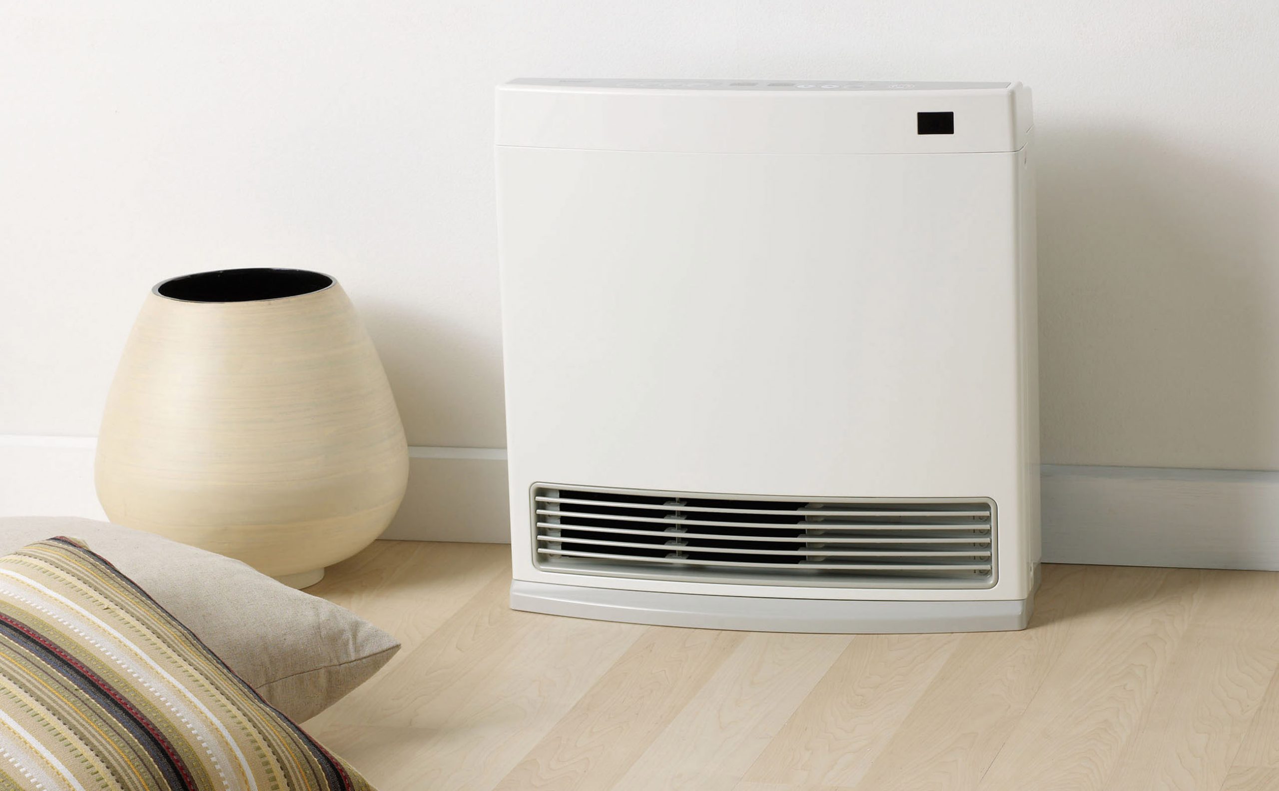 Rinnai Dynamo 15 Convector Portable Gas Heater (lifestyle - white)