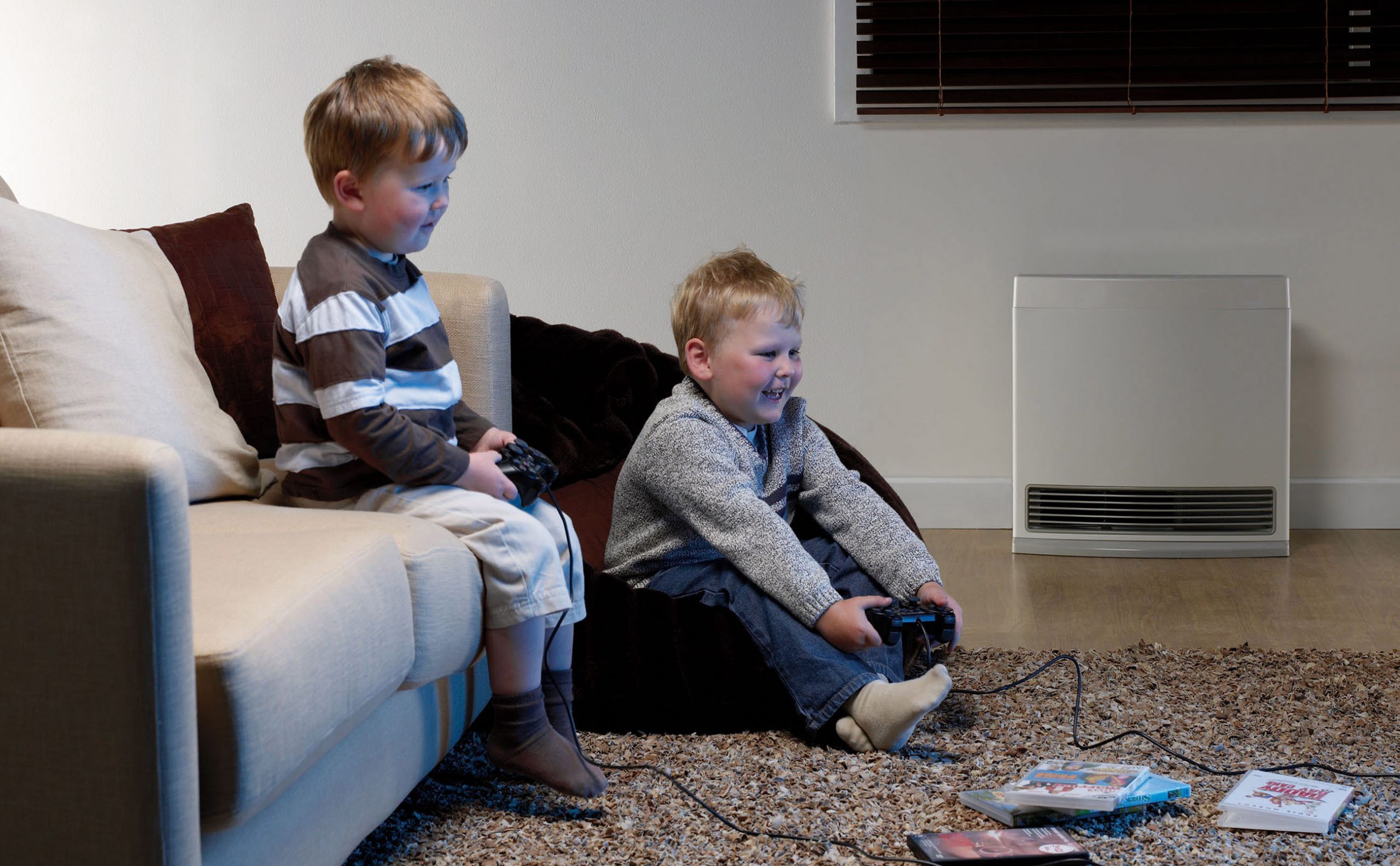 Rinnai Enduro 13 Convector Portable Gas Heater (lifestyle – children living room white)