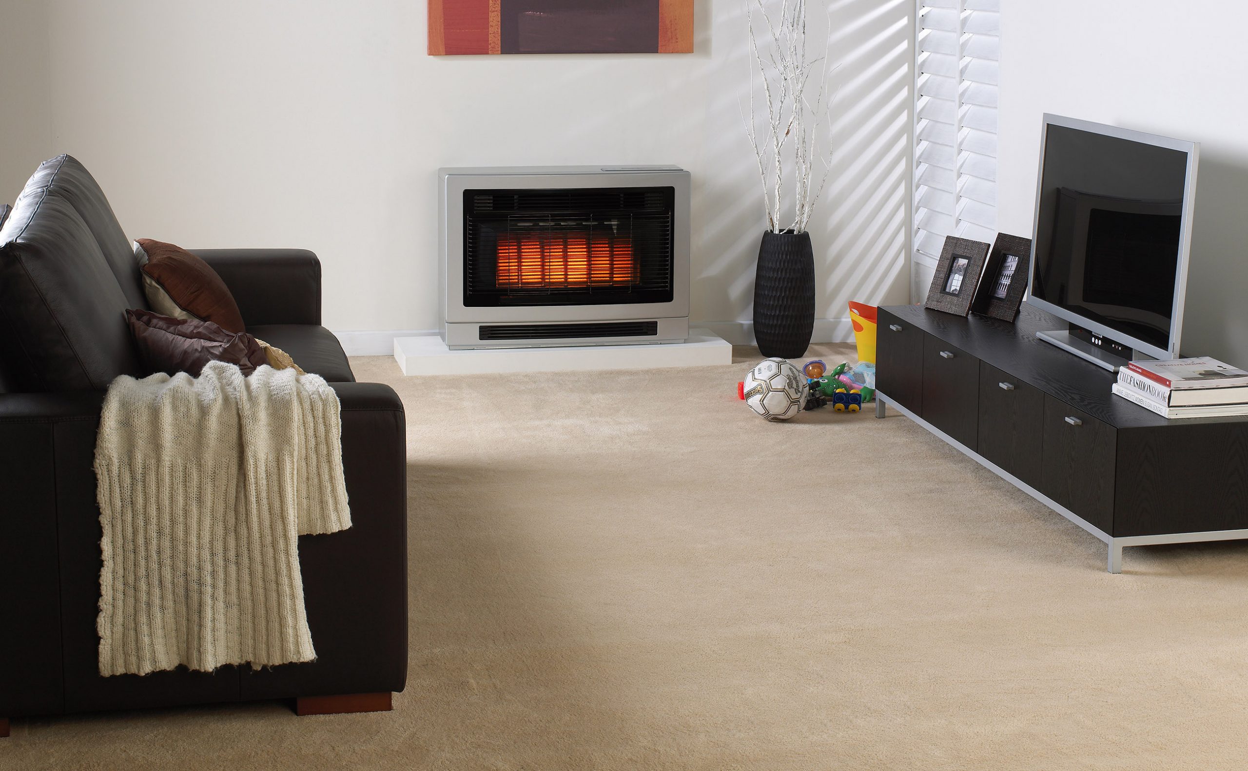 Rinnai Ultima II Console Gas Flued Space Heater (lifestyle - living room silver)