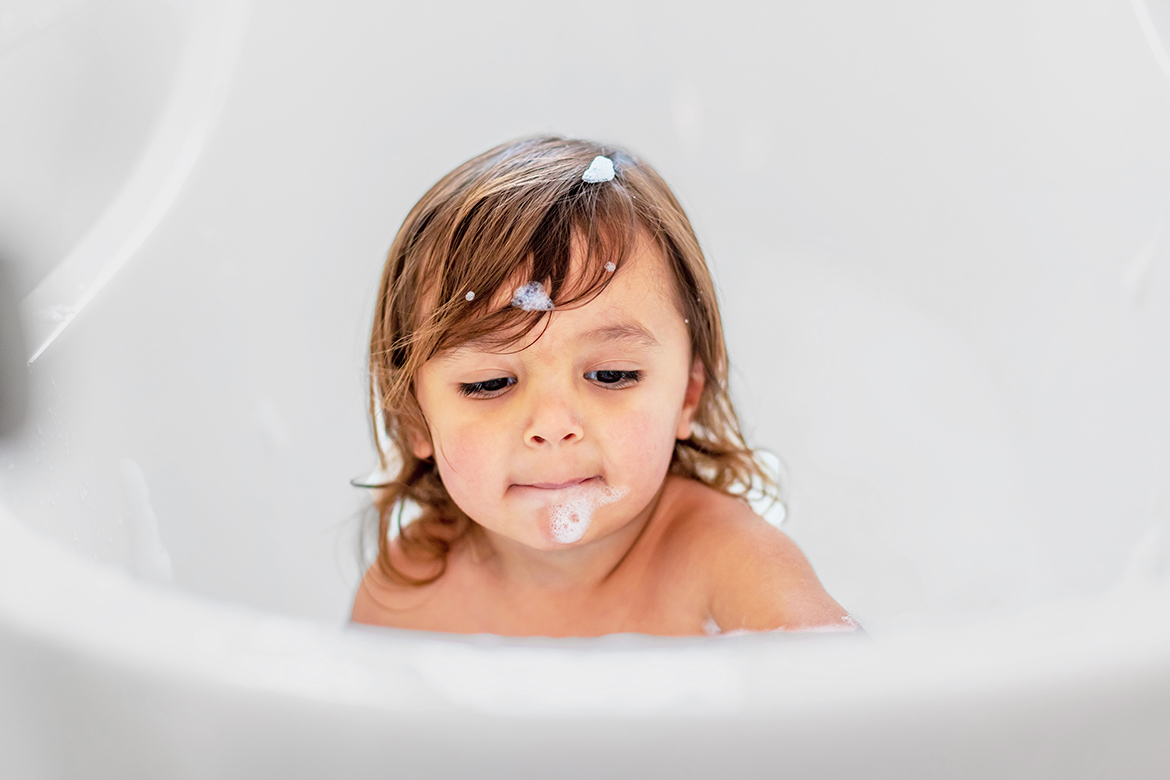 Rinnai - Brand child in bath